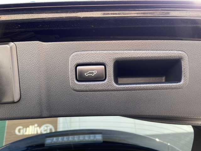 レクサス ＮＸ 300h バージョンL 佐賀県 2015(平27)年 8.2万km グラファイトブラックガラスフレーク エンジンスタートボタン/保証書/取扱説明書/記録簿/MTモード付AT/スマートキー/スペアキー有/クルーズコントロール/Bluetooth接続/CD再生/USB入力端子/ビルトインETC/バックカメラ/サイドカメラ/SD/AUX/フルセグテレビ/純正SDナビ/DVD再生/Blu-ray再生/サンルーフ/電動リアゲート/純正フロアマット/全席パワーシート/前席シートヒーター/前席エアシート/純正アルミホイール/ABS/横滑り防止装置/前後コーナーセンサー/盗難防止装置/オートライト/LEDライト/ステアリングスイッチ/ステアリングヒーター/パドルシフト/ブレーキホールド/シートメモリ