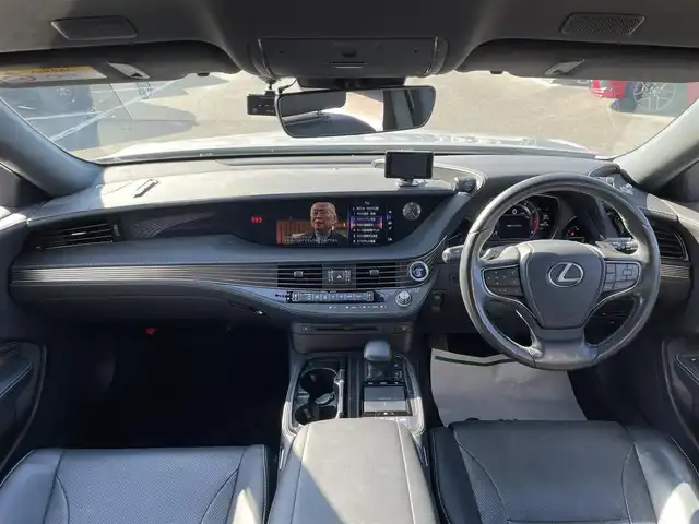 レクサス ＬＳ 500h 長崎県 2019(令1)年 4.1万km ソニックシルバー 純正メーカーナビ/CD/DVD/BT/USB/フルセグTV/全方位カメラ/黒本革シート/前席パワーシート/前席メモリーシート/前席シートヒーター/前席エアーシート/衝突軽減システム/レーダークルーズコントロール/ドライブレコーダー/LEDヘッドライト/オートマチックハイビーム/ビルトインETC