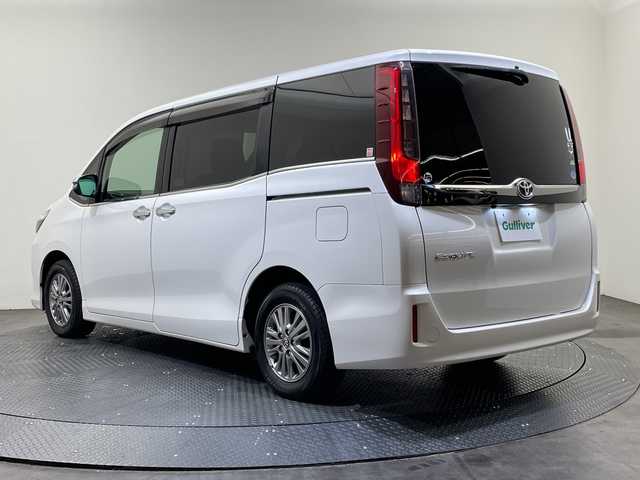 トヨタ エスクァイア Gi ブラックテーラード 愛媛県 2016(平28)年 7.7万km ホワイトパールクリスタルシャイン ツインムーンルーフ/リアオートエアコン//ＡＬＰＩＮＥ１１インチナビ/フルセグTV　Bluetooth DVD再生/両側電動スライドドア/ビルトインＥＴＣ/シートヒーター/クルーズコントロール/革巻きステアリング/ＬＥＤヘッドライト/オートマチックハイビーム