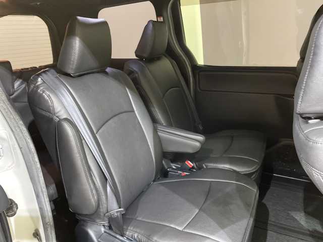 トヨタ エスクァイア Gi ブラックテーラード 愛媛県 2016(平28)年 7.7万km ホワイトパールクリスタルシャイン ツインムーンルーフ/リアオートエアコン//ＡＬＰＩＮＥ１１インチナビ/フルセグTV　Bluetooth DVD再生/両側電動スライドドア/ビルトインＥＴＣ/シートヒーター/クルーズコントロール/革巻きステアリング/ＬＥＤヘッドライト/オートマチックハイビーム