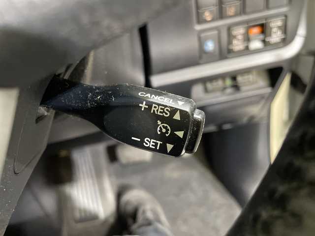 トヨタ エスクァイア Gi ブラックテーラード 愛媛県 2016(平28)年 7.7万km ホワイトパールクリスタルシャイン ツインムーンルーフ/リアオートエアコン//ＡＬＰＩＮＥ１１インチナビ/フルセグTV　Bluetooth DVD再生/両側電動スライドドア/ビルトインＥＴＣ/シートヒーター/クルーズコントロール/革巻きステアリング/ＬＥＤヘッドライト/オートマチックハイビーム