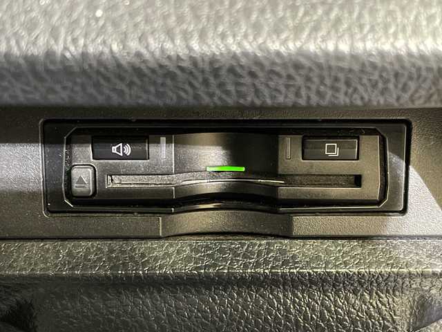 トヨタ エスクァイア Gi ブラックテーラード 愛媛県 2016(平28)年 7.7万km ホワイトパールクリスタルシャイン ツインムーンルーフ/リアオートエアコン//ＡＬＰＩＮＥ１１インチナビ/フルセグTV　Bluetooth DVD再生/両側電動スライドドア/ビルトインＥＴＣ/シートヒーター/クルーズコントロール/革巻きステアリング/ＬＥＤヘッドライト/オートマチックハイビーム