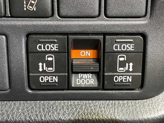 トヨタ エスクァイア Gi ブラックテーラード 愛媛県 2016(平28)年 7.7万km ホワイトパールクリスタルシャイン ツインムーンルーフ/リアオートエアコン//ＡＬＰＩＮＥ１１インチナビ/フルセグTV　Bluetooth DVD再生/両側電動スライドドア/ビルトインＥＴＣ/シートヒーター/クルーズコントロール/革巻きステアリング/ＬＥＤヘッドライト/オートマチックハイビーム