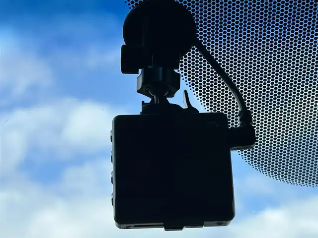 ホンダ ステップワゴン スパーダ ハイブリッド G EX ホンダセンシング 島根県 2017(平29)年 15.7万km 黒 登録時走行距離157745km/純正9インチナビ（BT/TV/CD/DVD/FM/AM）/クルーズコントロール/ドライブレコーダー（前のみ）/両側パワースライドドア/前席シートヒーター/コーナーセンサー（前後）/純正アルミホイール/純正フロアマット/LEDヘッドライト/プッシュスタート/衝突軽減装置/横滑り防止装置