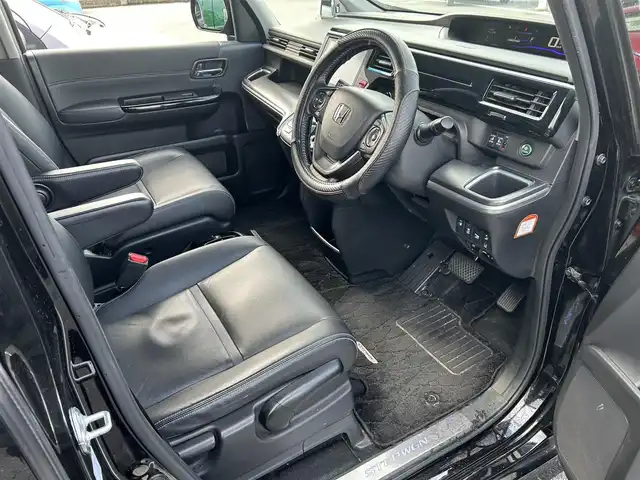 ホンダ ステップワゴン スパーダ ハイブリッド G EX ホンダセンシング 島根県 2017(平29)年 15.7万km 黒 登録時走行距離157745km/純正9インチナビ（BT/TV/CD/DVD/FM/AM）/クルーズコントロール/ドライブレコーダー（前のみ）/両側パワースライドドア/前席シートヒーター/コーナーセンサー（前後）/純正アルミホイール/純正フロアマット/LEDヘッドライト/プッシュスタート/衝突軽減装置/横滑り防止装置