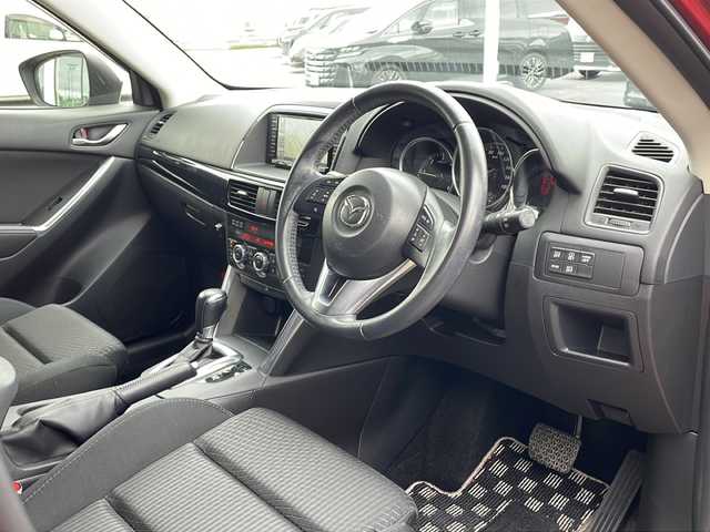 マツダ ＣＸ－５ XD 道東・釧路十勝 2014(平26)年 8.2万km ジールレッドマイカ ・４WD/・社外メモリーナビゲーション(CN-RE07D)/(CD/DVD/フルセグ/BT/SD/iPod)/・バックカメラ/・純正エンジンスターター/・社外ドライブレコーダー前後/・ETC/・クルーズコントロール/・リアビークルモニタリングシステム/・横滑り防止装置/・衝突軽減ブレーキ/・純正フロアマット/・社外AW１７インチ＋冬タイヤ/・純正AW夏タイヤ積込/・オートライト/・スマートキー/・プッシュスタート/・HIDヘッドライト/・フォグランプ/・ドアバイザー/・防眩ミラー/・保証書付き/・取説付き