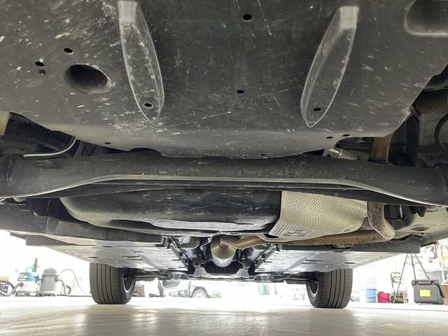 トヨタ ヤリスクロス ハイブリッド Z 兵庫県 2021(令3)年 6.4万km ブラックマイカ/ホワイトパールクリスタルシャイン 2トーン 純正ディスプレイオーディオ　/・Bluetooth/パノラミックビューモニター　/ビルトインＥＴＣ　/プリクラッシュセーフティー/ブラインドスポットモニター　/オートハイビーム　/レーンキープアシスト　/クリアランスソナー　/純正アルミホイール/LEDヘッドライト