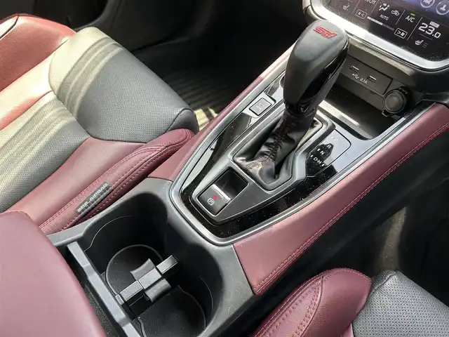 スバル レヴォーグ 1．8STIスポーツ EX 愛知県 2023(令5)年 2.7万km クリスタルホワイトP ワンオーナー/純メーカー11.6インチナビテレビ/フルセグテレビ/サンルーフ/黒赤コンビレザーシート/デジタルインナーミラー/STiアンダースポイラー/ドライブレコーダー/バックサイドカメラ/パワーバックドア/純18インチAW/レーダークルースコントロール/新車保証書.取説/スペアキー
