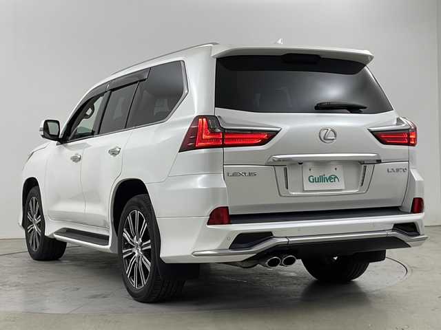 レクサス ＬＸ 570 道央・札幌 2017(平29)年 5.2万km ソニッククォーツ ・後期モデル/・モデリスタエアロ/・モデリスタマフラー/・純正21インチAW/・セーフティシステムプラス/・F・R席(シートヒーター&ベンチレーション）/・ステアリングヒーター/・ウッドコンビステアリング/・パワーバックゲート/・LEDヘッドライト/・HUD/・BSM/・クールボックス/・ビルトインETC(2.0)/・セミアニリン本革シート/・サンルーフ/・スマートキー/・12.3インチディスプレイ