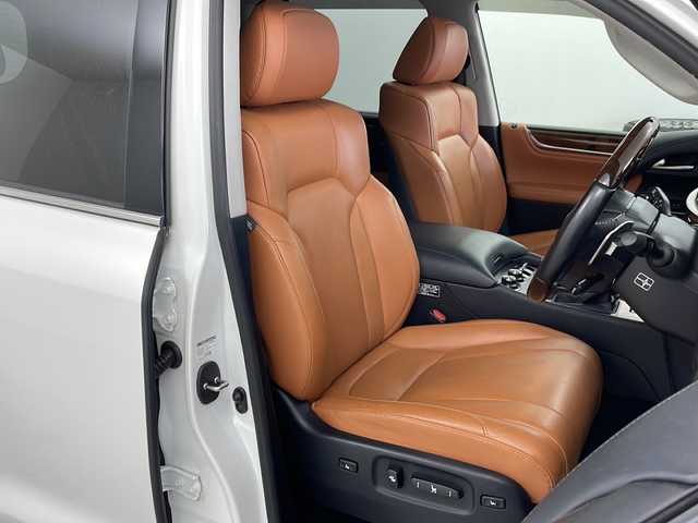 レクサス ＬＸ 570 道央・札幌 2017(平29)年 5.2万km ソニッククォーツ ・後期モデル/・モデリスタエアロ/・モデリスタマフラー/・純正21インチAW/・セーフティシステムプラス/・F・R席(シートヒーター&ベンチレーション）/・ステアリングヒーター/・ウッドコンビステアリング/・パワーバックゲート/・LEDヘッドライト/・HUD/・BSM/・クールボックス/・ビルトインETC(2.0)/・セミアニリン本革シート/・サンルーフ/・スマートキー/・12.3インチディスプレイ