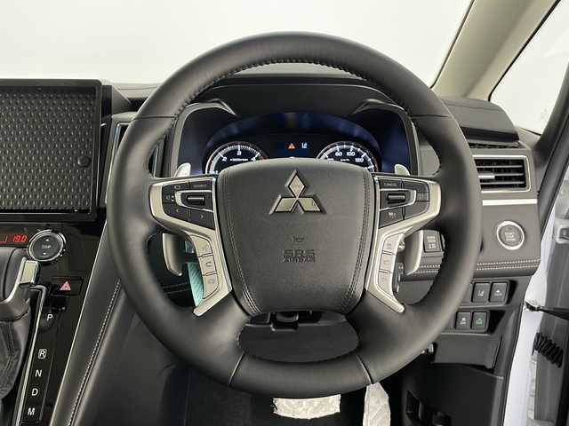 三菱 デリカＤ：５ シャモニー 長野県 2025(令7)年 0.1千km パールⅡ 4WD/届出済未使用車/アダプティブクルーズコントロール/レーンキープアシスト/車線逸脱警報/衝突軽減ブレーキ/ブラインドスポットモニター/両側パワースライドドア/パワーバックドア/ハーフレザーシート/前席シートヒーター/運転席パワーシート/ステアリングヒーター/パドルシフト/MTモード付AT/全方位カメラ/LEDヘッドライト/オートライト/オートマチックハイビーム/リアフォグランプ/電動格納ミラー/ウィンカーミラー/電動ホールド/オートホールド/純正18インチAW装着/プッシュスタート/スマートキー/スペアキー1本/取扱説明書/保証書