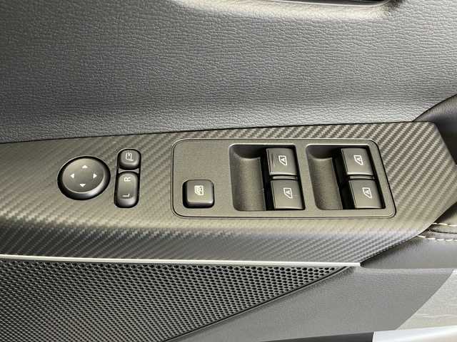 三菱 デリカＤ：５ シャモニー 長野県 2025(令7)年 0.1千km パールⅡ 4WD/届出済未使用車/アダプティブクルーズコントロール/レーンキープアシスト/車線逸脱警報/衝突軽減ブレーキ/ブラインドスポットモニター/両側パワースライドドア/パワーバックドア/ハーフレザーシート/前席シートヒーター/運転席パワーシート/ステアリングヒーター/パドルシフト/MTモード付AT/全方位カメラ/LEDヘッドライト/オートライト/オートマチックハイビーム/リアフォグランプ/電動格納ミラー/ウィンカーミラー/電動ホールド/オートホールド/純正18インチAW装着/プッシュスタート/スマートキー/スペアキー1本/取扱説明書/保証書