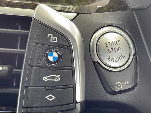 ＢＭＷ Ｘ３ xDrive20d Mスポーツ 愛媛県 2017(平29)年 6.1万km ファイトニックブルー ワンオーナー/純正メーカーナビ/・Bluetooth/・フルセグ/・CD/DVD/・全方位カメラ/・バックカメラ/ガラスルーフ/harman/Kardon/パワーバックドア/レーダークルーズコントロール/パワーシートD/N席/シートヒーターD/N席/オートホールド/コーナーセンサー/レーンアシスト/ルーフレール/パーキングアシスト/電動パーキング/置型充電器/プッシュスタート/MTモード/USB端子