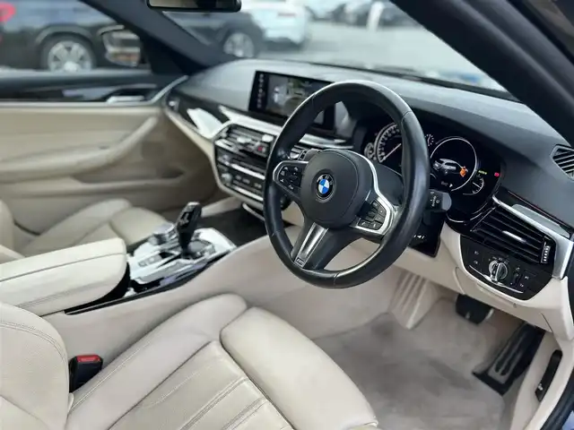 ＢＭＷ ５３０ｉ ツーリング Mスポーツ 滋賀県 2017(平29)年 4.4万km サファイアブラックP サンルーフ/ベージュ革シート／シートヒーター/アダプティブＬＥＤヘッドライト/インテリジェントセーフティ/ＡＣＣ/ＬＫＡ/ＢＳＭ/ドライブレコーダー/１９インチＡＷ/HDDナビ/フルセグテレビ/アイドリングストップ