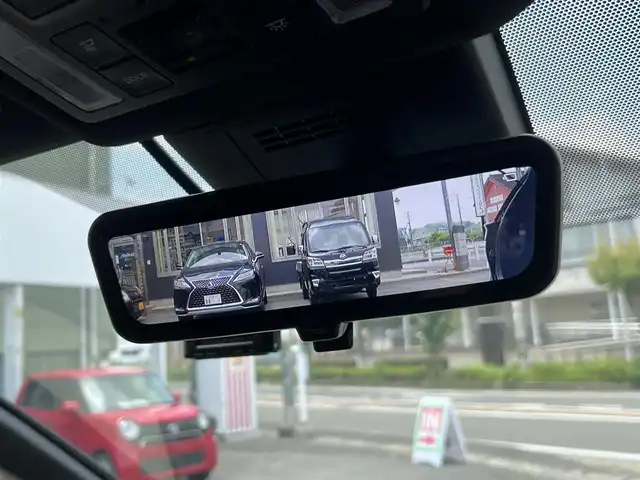 トヨタ ヴォクシー S－Z 京都府 2024(令6)年 0.5万km ホワイトパールクリスタルシャイン  ワンオーナー/ 快適利便パッケージHigh/ ドライビングサポートパッケージ/ ディスプレイオーディオプラス/ デジタルインナーミラー/ ユニバーサルステップ/ ヘッドアップディスプレイ/ トヨタチームメイト/ パノラミックビューモニター/ パーキングブレーキサポート/ アドバンスドパーク/ ディスプレイオーディオナビ　フルセグ/ CD DVD BT HDMI USB タイプC　ETC2.0/ フリップダウンモニター/ ハーフレザーシート　シートヒーター/ リヤシートヒーター/ ドライブレコーダー/ パワーリアゲート/ 両側パワースライドドア/ スマートキー　スマートキースペアあり/ 保証書　取説あり