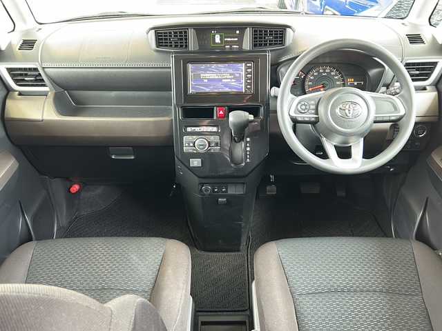 トヨタ ルーミー G 京都府 2022(令4)年 0.2万km パールホワイトⅢ ワンオーナー車/純正SDナビ/・Bluetooth Audio/・CD/・ワンセグTV/・USB/バックカメラ/パノラミックビューモニター/アイドリングストップ/前後ドライブレコーダー/スマートアシスト/・衝突警報機能/・衝突回避支援ブレーキ機能/・ブレーキ制御付誤発進抑制機能/・車線逸脱警報機能/・路側逸脱警報機能/・ふらつき警報/・先行車発進お知らせ機能/・クリアランスソナー/・AHB/・ADB/シートヒーター(D＋N席)/両側パワースライドドア/ステアリングスイッチ/電動格納ウィンカーミラー/リアサンシェード/オートリトラクタブルミラー/純正フロアマット/純正ドアバイザー/取扱説明書/ナビ取扱説明書/保証書/スマートキースペア