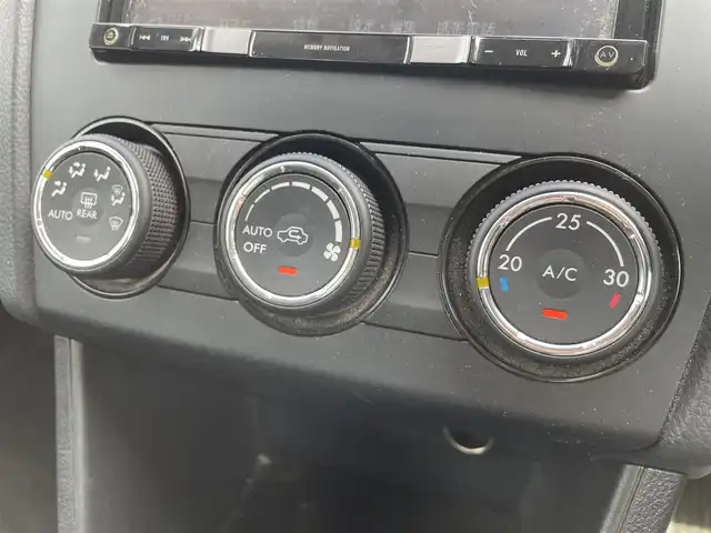 スバル インプレッサ Ｇ４ 1．6i 群馬県 2015(平27)年 6.4万km クリスタルホワイトP 純正SDナビ/(AM/FM/BT/TV/CD/DVD)/バックカメラ/衝突軽減ブレーキ/横滑り防止機能/純正フロアマット/純正ドアバイザー/電動格納ミラー/ライトレベライザー/保証書/取扱説明書