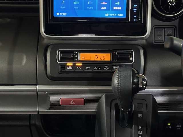 スズキ スペーシア ギア HYBRID XZターボ 道央・札幌 2022(令4)年 4.5万km クールカーキパールメタリック/ガンメタリック2トーン 【2509034538】/４ＷＤ　/ターボ　/デュアルカメラブレーキサポート　/社外ナビ　/フルセグＴＶ　/社外１４インチアルミホイール　/両側電動スライドドア　/前席シートヒーター　/プッシュスタート　/ＬＥＤヘッドライト　/フォグＬＥＤ