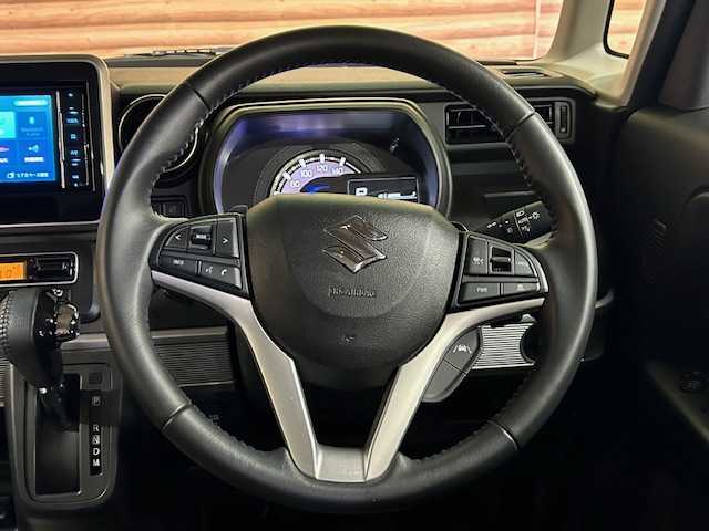 スズキ スペーシア ギア HYBRID XZターボ 道央・札幌 2022(令4)年 4.5万km クールカーキパールメタリック/ガンメタリック2トーン 【2509034538】/４ＷＤ　/ターボ　/デュアルカメラブレーキサポート　/社外ナビ　/フルセグＴＶ　/社外１４インチアルミホイール　/両側電動スライドドア　/前席シートヒーター　/プッシュスタート　/ＬＥＤヘッドライト　/フォグＬＥＤ