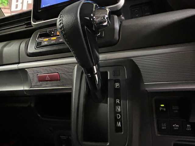 スズキ スペーシア ギア HYBRID XZターボ 道央・札幌 2022(令4)年 4.5万km クールカーキパールメタリック/ガンメタリック2トーン 【2509034538】/４ＷＤ　/ターボ　/デュアルカメラブレーキサポート　/社外ナビ　/フルセグＴＶ　/社外１４インチアルミホイール　/両側電動スライドドア　/前席シートヒーター　/プッシュスタート　/ＬＥＤヘッドライト　/フォグＬＥＤ