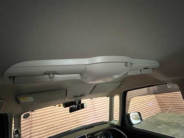 スズキ スペーシア ギア HYBRID XZターボ 道央・札幌 2022(令4)年 4.5万km クールカーキパールメタリック/ガンメタリック2トーン 【2509034538】/４ＷＤ　/ターボ　/デュアルカメラブレーキサポート　/社外ナビ　/フルセグＴＶ　/社外１４インチアルミホイール　/両側電動スライドドア　/前席シートヒーター　/プッシュスタート　/ＬＥＤヘッドライト　/フォグＬＥＤ