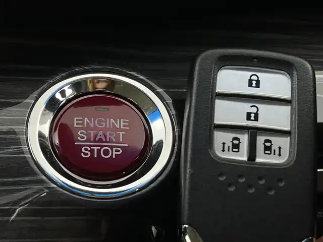 ホンダ オデッセイ アブソルート・EXホンダセンジング 新潟県 2016(平28)年 4万km プレミアムヴィーナスブラックP HONDASENSING/HONDAインターナビ　型式3HU7/マルチビューカメラ/スマートパーキングシステム/手動開閉リアエンターテインメントシステム/LEDヘッドライト/ブラインドスポット/両側パワースライドドア/スペアキー1本/パワーシート　D席/フルセグ