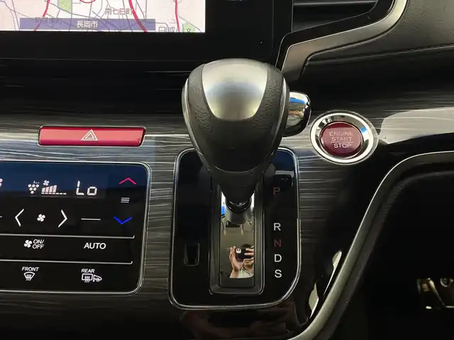 ホンダ オデッセイ アブソルート・EXホンダセンジング 新潟県 2016(平28)年 4万km プレミアムヴィーナスブラックP HONDASENSING/HONDAインターナビ　型式3HU7/マルチビューカメラ/スマートパーキングシステム/手動開閉リアエンターテインメントシステム/LEDヘッドライト/ブラインドスポット/両側パワースライドドア/スペアキー1本/パワーシート　D席/フルセグ