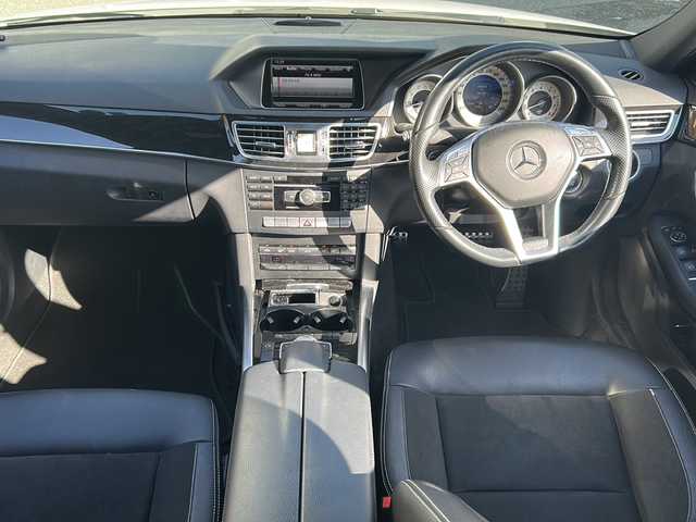 メルセデス・ベンツ Ｅ２５０ アバンギャルド 大阪府 2015(平27)年 3.7万km パール 純正ナビ/BTオーディオ/フルセグテレビ/全方位カメラ/前席シートヒーター/前席パワーシート/パドルシフト/本革巻きステアリング/ハーフレザーシート/LEDヘッドライト/オートライト/AMGフロアマット（純正）/AMG18インチAW（記載）/ETC/スペアキー