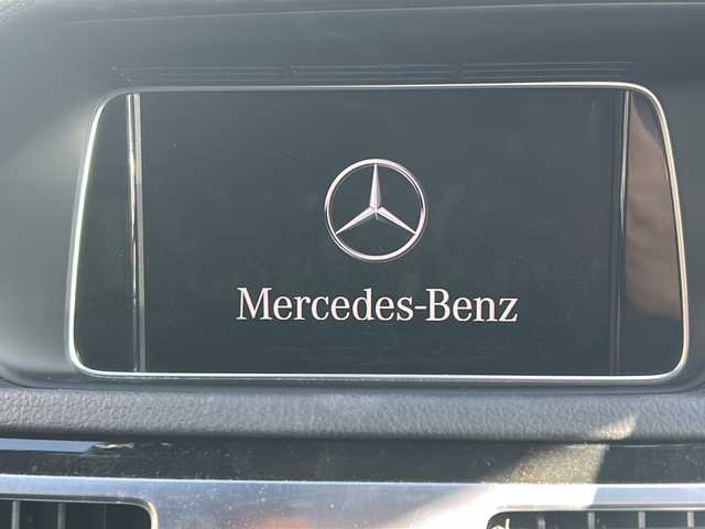 メルセデス・ベンツ Ｅ２５０ アバンギャルド 大阪府 2015(平27)年 3.7万km パール 純正ナビ/BTオーディオ/フルセグテレビ/全方位カメラ/前席シートヒーター/前席パワーシート/パドルシフト/本革巻きステアリング/ハーフレザーシート/LEDヘッドライト/オートライト/AMGフロアマット（純正）/AMG18インチAW（記載）/ETC/スペアキー