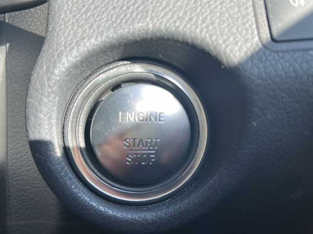 メルセデス・ベンツ Ｅ２５０ アバンギャルド 大阪府 2015(平27)年 3.7万km パール 純正ナビ/BTオーディオ/フルセグテレビ/全方位カメラ/前席シートヒーター/前席パワーシート/パドルシフト/本革巻きステアリング/ハーフレザーシート/LEDヘッドライト/オートライト/AMGフロアマット（純正）/AMG18インチAW（記載）/ETC/スペアキー