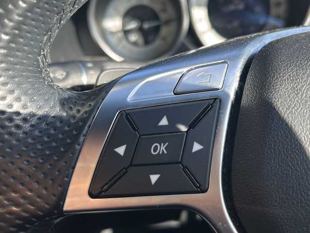 メルセデス・ベンツ Ｅ２５０ アバンギャルド 大阪府 2015(平27)年 3.7万km パール 純正ナビ/BTオーディオ/フルセグテレビ/全方位カメラ/前席シートヒーター/前席パワーシート/パドルシフト/本革巻きステアリング/ハーフレザーシート/LEDヘッドライト/オートライト/AMGフロアマット（純正）/AMG18インチAW（記載）/ETC/スペアキー