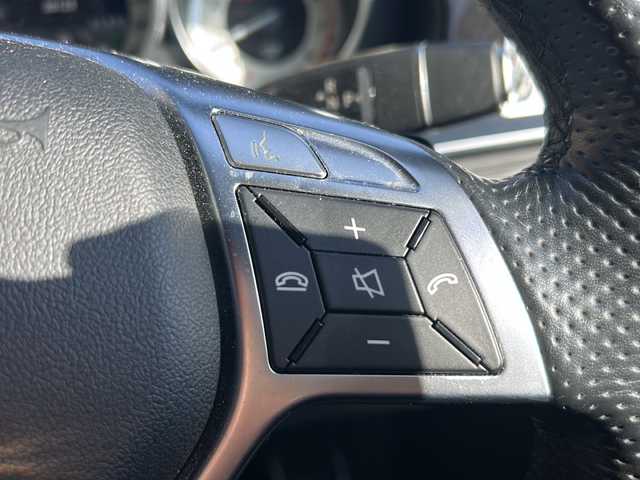 メルセデス・ベンツ Ｅ２５０ アバンギャルド 大阪府 2015(平27)年 3.7万km パール 純正ナビ/BTオーディオ/フルセグテレビ/全方位カメラ/前席シートヒーター/前席パワーシート/パドルシフト/本革巻きステアリング/ハーフレザーシート/LEDヘッドライト/オートライト/AMGフロアマット（純正）/AMG18インチAW（記載）/ETC/スペアキー