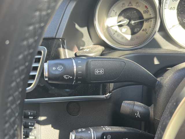 メルセデス・ベンツ Ｅ２５０ アバンギャルド 大阪府 2015(平27)年 3.7万km パール 純正ナビ/BTオーディオ/フルセグテレビ/全方位カメラ/前席シートヒーター/前席パワーシート/パドルシフト/本革巻きステアリング/ハーフレザーシート/LEDヘッドライト/オートライト/AMGフロアマット（純正）/AMG18インチAW（記載）/ETC/スペアキー