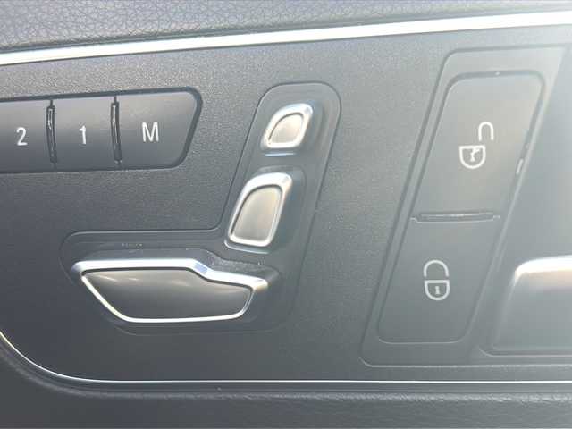 メルセデス・ベンツ Ｅ２５０ アバンギャルド 大阪府 2015(平27)年 3.7万km パール 純正ナビ/BTオーディオ/フルセグテレビ/全方位カメラ/前席シートヒーター/前席パワーシート/パドルシフト/本革巻きステアリング/ハーフレザーシート/LEDヘッドライト/オートライト/AMGフロアマット（純正）/AMG18インチAW（記載）/ETC/スペアキー