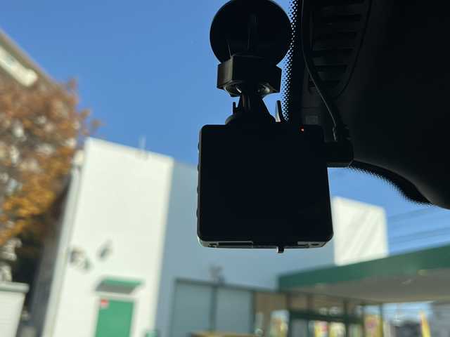 メルセデス・ベンツ Ｅ２５０ アバンギャルド 大阪府 2015(平27)年 3.7万km パール 純正ナビ/BTオーディオ/フルセグテレビ/全方位カメラ/前席シートヒーター/前席パワーシート/パドルシフト/本革巻きステアリング/ハーフレザーシート/LEDヘッドライト/オートライト/AMGフロアマット（純正）/AMG18インチAW（記載）/ETC/スペアキー