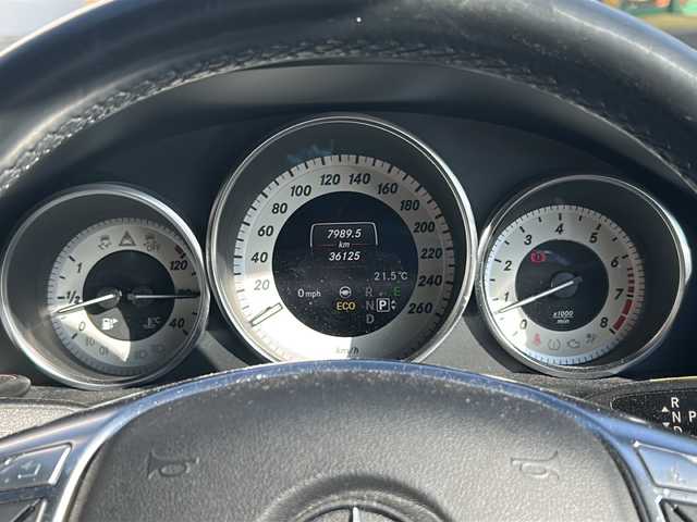 メルセデス・ベンツ Ｅ２５０ アバンギャルド 大阪府 2015(平27)年 3.7万km パール 純正ナビ/BTオーディオ/フルセグテレビ/全方位カメラ/前席シートヒーター/前席パワーシート/パドルシフト/本革巻きステアリング/ハーフレザーシート/LEDヘッドライト/オートライト/AMGフロアマット（純正）/AMG18インチAW（記載）/ETC/スペアキー