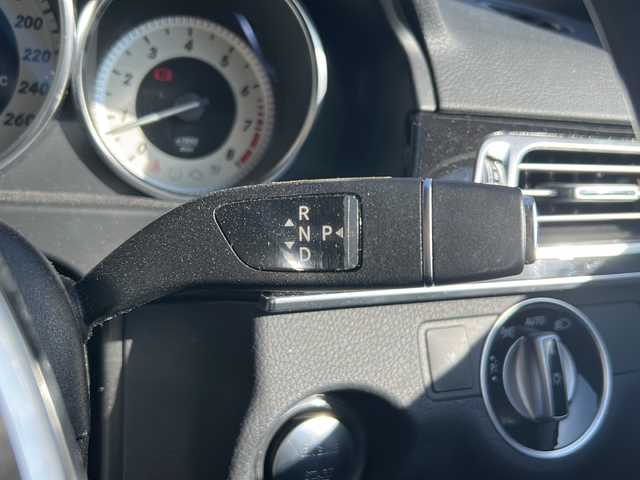 メルセデス・ベンツ Ｅ２５０ アバンギャルド 大阪府 2015(平27)年 3.7万km パール 純正ナビ/BTオーディオ/フルセグテレビ/全方位カメラ/前席シートヒーター/前席パワーシート/パドルシフト/本革巻きステアリング/ハーフレザーシート/LEDヘッドライト/オートライト/AMGフロアマット（純正）/AMG18インチAW（記載）/ETC/スペアキー