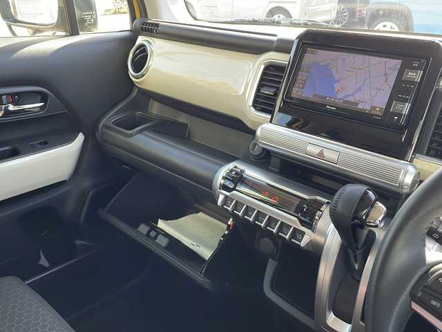 スズキ クロスビー HYBRID MZ 香川県 2018(平30)年 1.3万km ラッシュイエローメタリック/ブラック2トーンルーフ 社外7インチナビ/（CD/DVD/SD/BT/USB/フルセグTV/AUX）/ETC/USBポート/ND席シートヒーター/オートクルーズ/コーナーセンサー/レーンキープ/デュアルブレーキサポートシステム/ステアリングリモコン/純正フロアマット/ドアバイザー/純正16インチアルミホイール/ステアリングリモコン