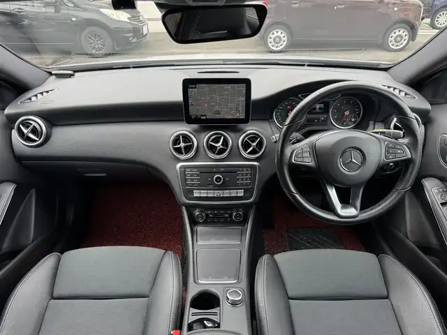 メルセデス・ベンツ Ａ１８０ 三重県 2017(平29)年 4.3万km ポーラシルバー レーダーセーフティパッケージ/ベーシックパッケージ/純正HDDナビ・地デジTV/・DVD/CD/・Bluetooth/バックカメラ/パークトロニック/レーダークルーズコントロール/レーンキープアシスト/ブラインドスポットモニター/純正ドライブレコーダー/シートヒーター /ビルトインETC/純正16インチアルミホイール/LEDヘッドライト/プッシュエンジンスタート/キーレスゴー/新車時保証書/取扱説明書