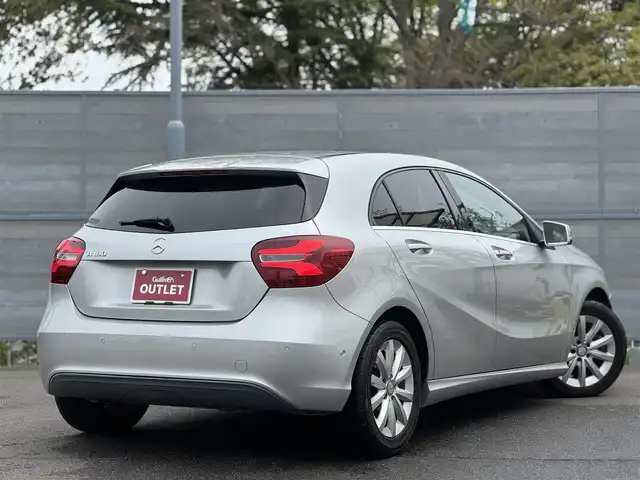 メルセデス・ベンツ Ａ１８０ 三重県 2017(平29)年 4.3万km ポーラシルバー レーダーセーフティパッケージ/ベーシックパッケージ/純正HDDナビ・地デジTV/・DVD/CD/・Bluetooth/バックカメラ/パークトロニック/レーダークルーズコントロール/レーンキープアシスト/ブラインドスポットモニター/純正ドライブレコーダー/シートヒーター /ビルトインETC/純正16インチアルミホイール/LEDヘッドライト/プッシュエンジンスタート/キーレスゴー/新車時保証書/取扱説明書