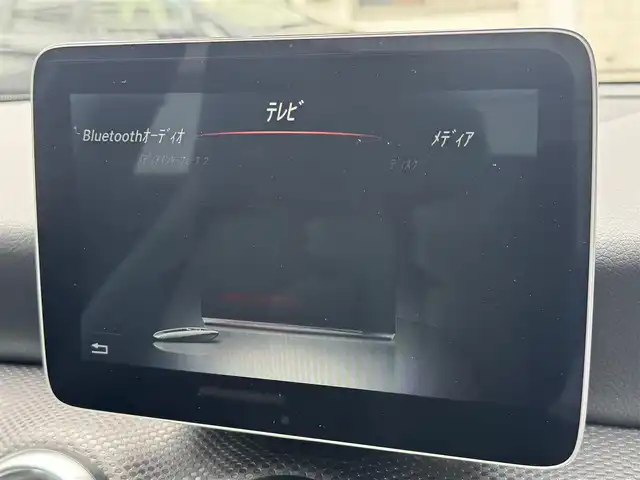 メルセデス・ベンツ Ａ１８０ 三重県 2017(平29)年 4.3万km ポーラシルバー レーダーセーフティパッケージ/ベーシックパッケージ/純正HDDナビ・地デジTV/・DVD/CD/・Bluetooth/バックカメラ/パークトロニック/レーダークルーズコントロール/レーンキープアシスト/ブラインドスポットモニター/純正ドライブレコーダー/シートヒーター /ビルトインETC/純正16インチアルミホイール/LEDヘッドライト/プッシュエンジンスタート/キーレスゴー/新車時保証書/取扱説明書