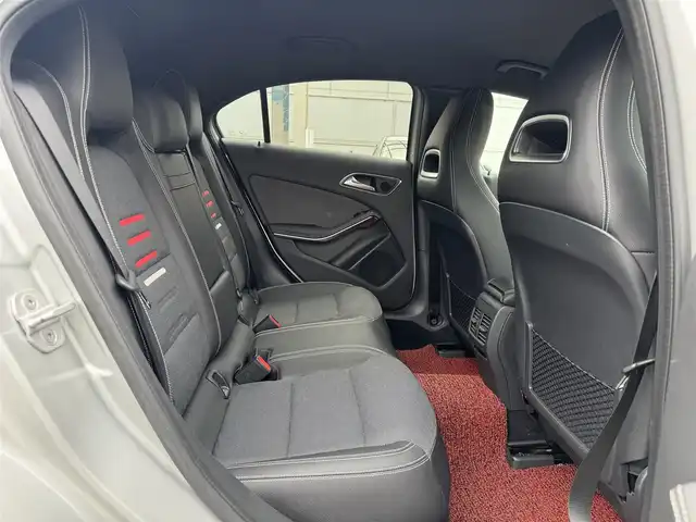 メルセデス・ベンツ Ａ１８０ 三重県 2017(平29)年 4.3万km ポーラシルバー レーダーセーフティパッケージ/ベーシックパッケージ/純正HDDナビ・地デジTV/・DVD/CD/・Bluetooth/バックカメラ/パークトロニック/レーダークルーズコントロール/レーンキープアシスト/ブラインドスポットモニター/純正ドライブレコーダー/シートヒーター /ビルトインETC/純正16インチアルミホイール/LEDヘッドライト/プッシュエンジンスタート/キーレスゴー/新車時保証書/取扱説明書