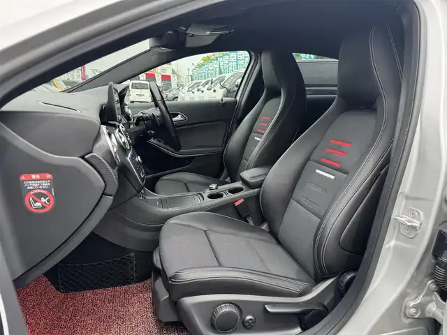 メルセデス・ベンツ Ａ１８０ 三重県 2017(平29)年 4.3万km ポーラシルバー レーダーセーフティパッケージ/ベーシックパッケージ/純正HDDナビ・地デジTV/・DVD/CD/・Bluetooth/バックカメラ/パークトロニック/レーダークルーズコントロール/レーンキープアシスト/ブラインドスポットモニター/純正ドライブレコーダー/シートヒーター /ビルトインETC/純正16インチアルミホイール/LEDヘッドライト/プッシュエンジンスタート/キーレスゴー/新車時保証書/取扱説明書