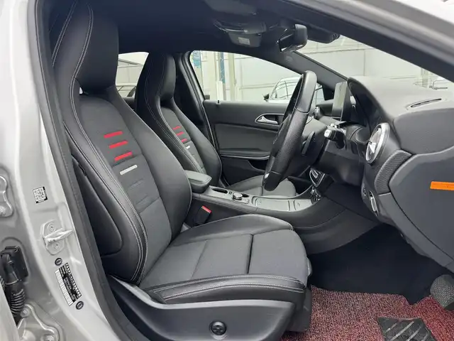 メルセデス・ベンツ Ａ１８０ 三重県 2017(平29)年 4.3万km ポーラシルバー レーダーセーフティパッケージ/ベーシックパッケージ/純正HDDナビ・地デジTV/・DVD/CD/・Bluetooth/バックカメラ/パークトロニック/レーダークルーズコントロール/レーンキープアシスト/ブラインドスポットモニター/純正ドライブレコーダー/シートヒーター /ビルトインETC/純正16インチアルミホイール/LEDヘッドライト/プッシュエンジンスタート/キーレスゴー/新車時保証書/取扱説明書