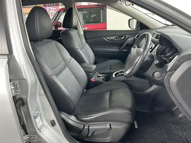 日産 エクストレイル ハイブリッド 20X エマージェンシーブレーキ 神奈川県 2015(平27)年 5.2万km ブリリアントシルバー 純正SDナビ/　Bluetooth/CD/DVD/USB/AUX/フルセグTV/アラウンドビューモニター/バックカメラ/ルーフレール/衝突被害軽減システム/横滑り防止装置/ダウンヒルアシストコントロール/クリアランスソナー/クルーズコントロール/LEDヘッドライト/オートライト/パワーテールゲート/前後ドライブレコーダー/ビルトインETC/運転性・助手席シートヒーター/純正17インチAW/純正フロアマット/スペアキー/取扱説明書/保証書