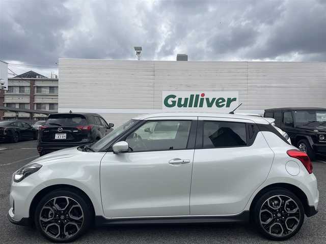 スズキ スイフト スポーツ 東京都 2023(令5)年 0.6万km ピュアホワイトP 登録時走行距離【5358km】/純正ナビ（ワンセグ/BT/CD/DVD/FM/AM）/ブレーキサポート/アダプティブクルーズコントロール/車線逸脱警報/車線逸脱抑制機能/D席シートヒーター/コーナーセンサー/スマートキー/プッシュスタート/スマートキー/スペアキー/ドライブレコーダー/ETC