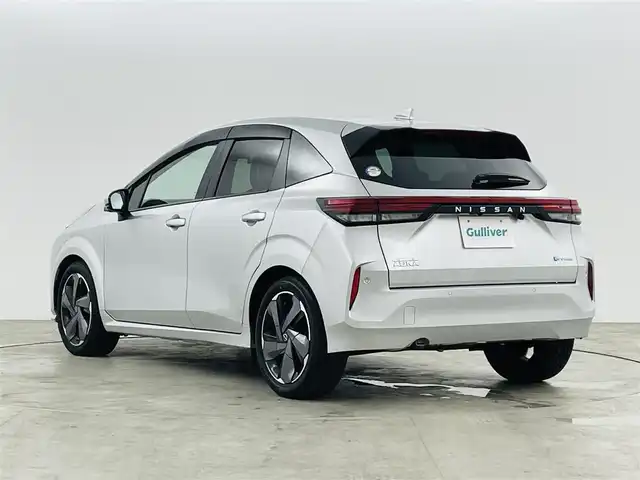 日産 オーラ G 福島県 2023(令5)年 2万km ブリリアントシルバー ワンオーナー/純正ナビ/（AM/FM/BT/HDMI)/プロパイロット/・アダプティブクルーズコントロール/・車線逸脱警報/・レーンアシスト/・ブラインドスポットモニター/・クリアランスソナー/フルセグTV/ETC2.0/アラウンドビューモニター/デジタルインナーミラー/ドライブレコーダー/ブラインドスポットモニター/LEDヘッドライト/・フォグランプ/ウィンカードアミラー/BOSEサウンド/純正17インチAW/ハーフレザーシート/スマートキー/・スペアキー/ドアバイザー/純正フロアマット/取説/・保証書