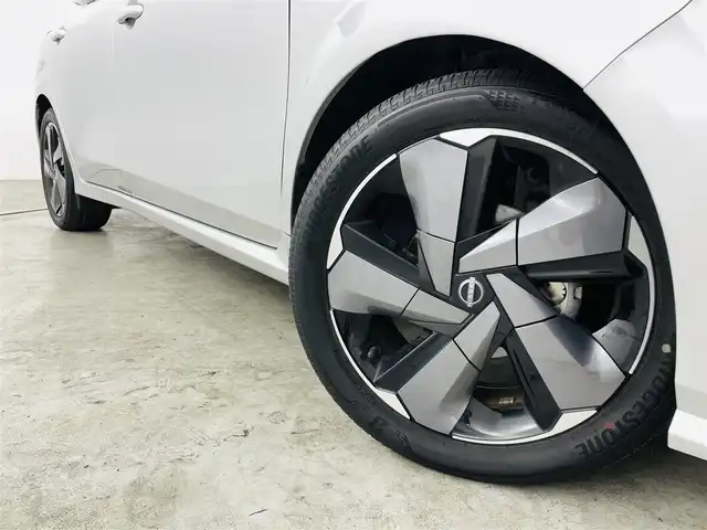 日産 オーラ G 福島県 2023(令5)年 2万km ブリリアントシルバー ワンオーナー/純正ナビ/（AM/FM/BT/HDMI)/プロパイロット/・アダプティブクルーズコントロール/・車線逸脱警報/・レーンアシスト/・ブラインドスポットモニター/・クリアランスソナー/フルセグTV/ETC2.0/アラウンドビューモニター/デジタルインナーミラー/ドライブレコーダー/ブラインドスポットモニター/LEDヘッドライト/・フォグランプ/ウィンカードアミラー/BOSEサウンド/純正17インチAW/ハーフレザーシート/スマートキー/・スペアキー/ドアバイザー/純正フロアマット/取説/・保証書