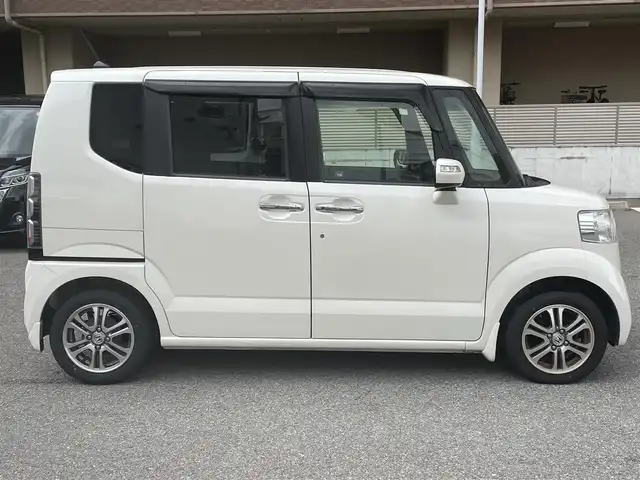ホンダ Ｎ ＢＯＸ G SSパッケージ 大阪府 2013(平25)年 6万km プレミアムホワイトパール 純正ナビ/地デジTV/CD/DVD/SD/バックカメラ/両側パワスラ/OPキセノンライト/ブラックインテリア/クロームメッキドアハンドル/D席ハイトアジャスター/アイドリングストップ/オートライト /保証書