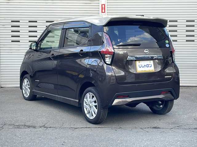 日産 デイズ HWS X プロパイロットED 道央・札幌 2019(令1)年 8万km フローズンバニラパール/アッシュブラウンM (株)IDOMが運営する【じしゃロン札幌店】の自社ローン専用車両になりますこちらは現金またはオートローンご利用価格です。自社ローンご希望の方は別途その旨お申し付けください。/・4WD/・インテリジェント エマージェンシーブレーキ:/・インテリジェントFCW（前方衝突予測警報）/・インテリジェントLI（車線逸脱防止支援システム/・インテリジェントDA（ふらつき警報）/・純正ナビ  フルセグTV/BT/AM/FM/AUX/・全周囲カメラ/バックカメラ /・プロパイロット/・コーナーセンサー/・シートヒーター/・オートホールド/・ドライブレコーダー/・純正LEDライト/オートライト/・アイドリングストップ/・ETC